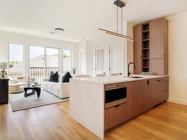 58 Kent St #403, Brookline, MA 02445