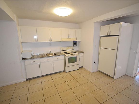 3rd image of 301 Avenue B SE APT 1