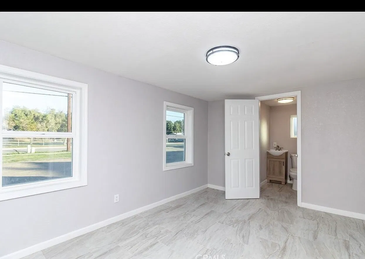 4 bed, 2.5 bath, 2400 sqft, $2,100 — Photo 3