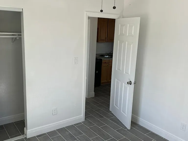 4421 N Clark Ave #A — Photo 9