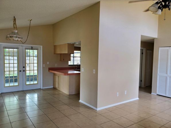 1038 Begonia Dr