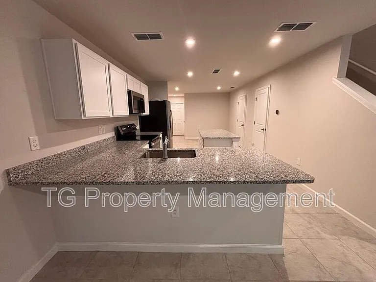 2512 Sadler Trace Way — Photo 8