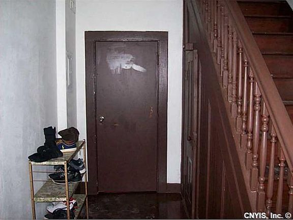 5th image of 512 Bear St