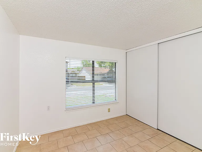 9419 Valley Bnd — Photo 11