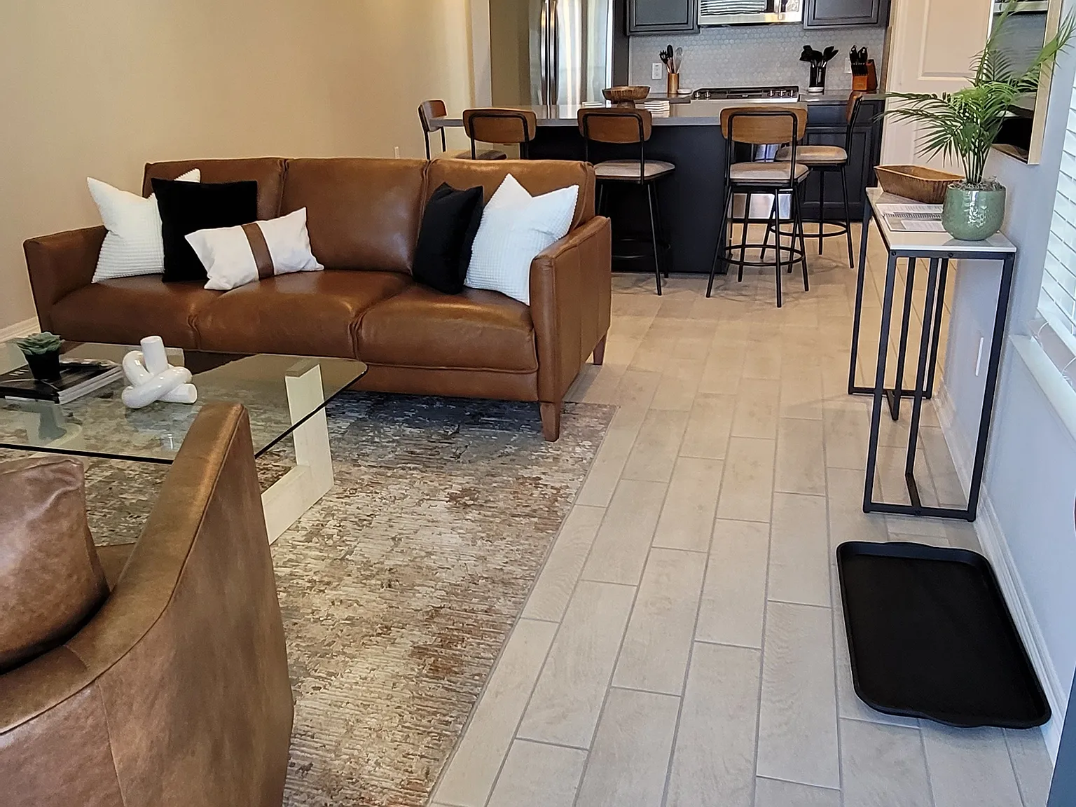 3 bed, 1800 sqft, $3,900 — Photo 3