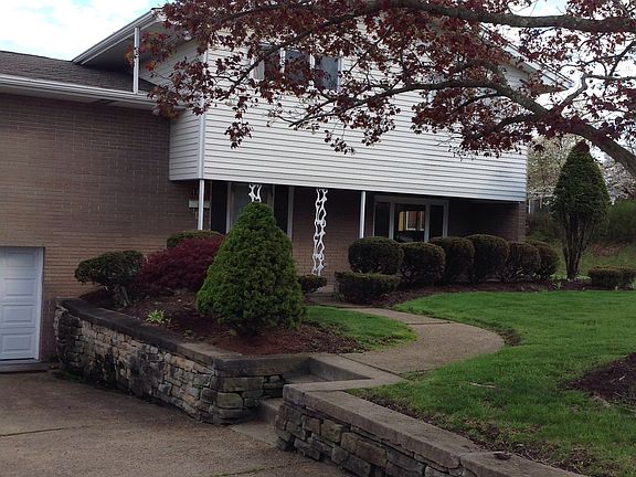 Multi-Level on Cul-de-sac