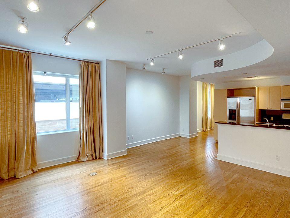 Main Living Room. Hardwood Floors. 9ft Ceilings.