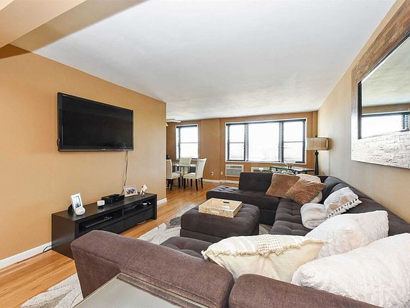 3rd image of 6 Birchwood Ct APT 5D