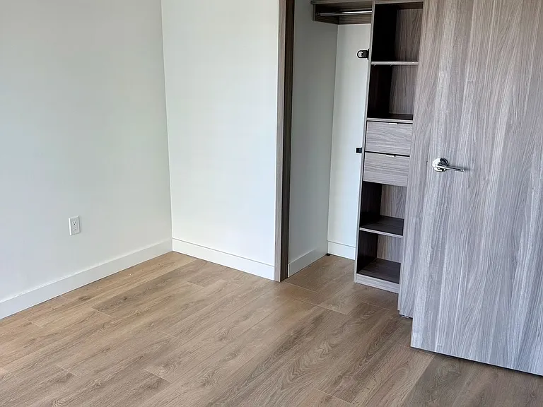 85 McMahon Dr #2201 — Photo 12