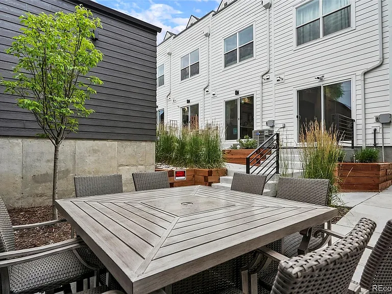 1082 King St — Photo 21