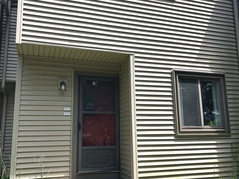19 Greenbriar Dr — Photo 3