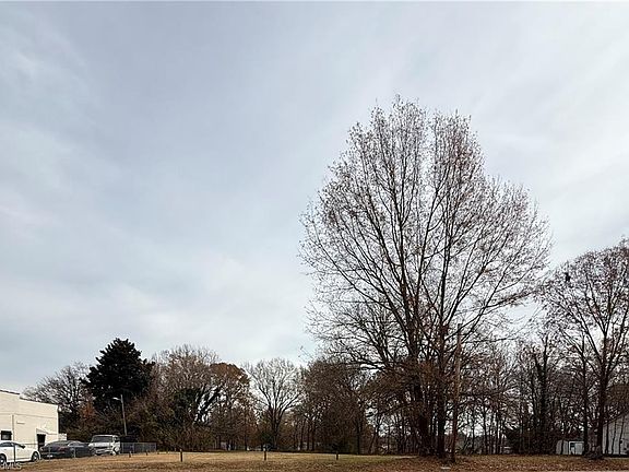 5th image of 427 Rauhut St