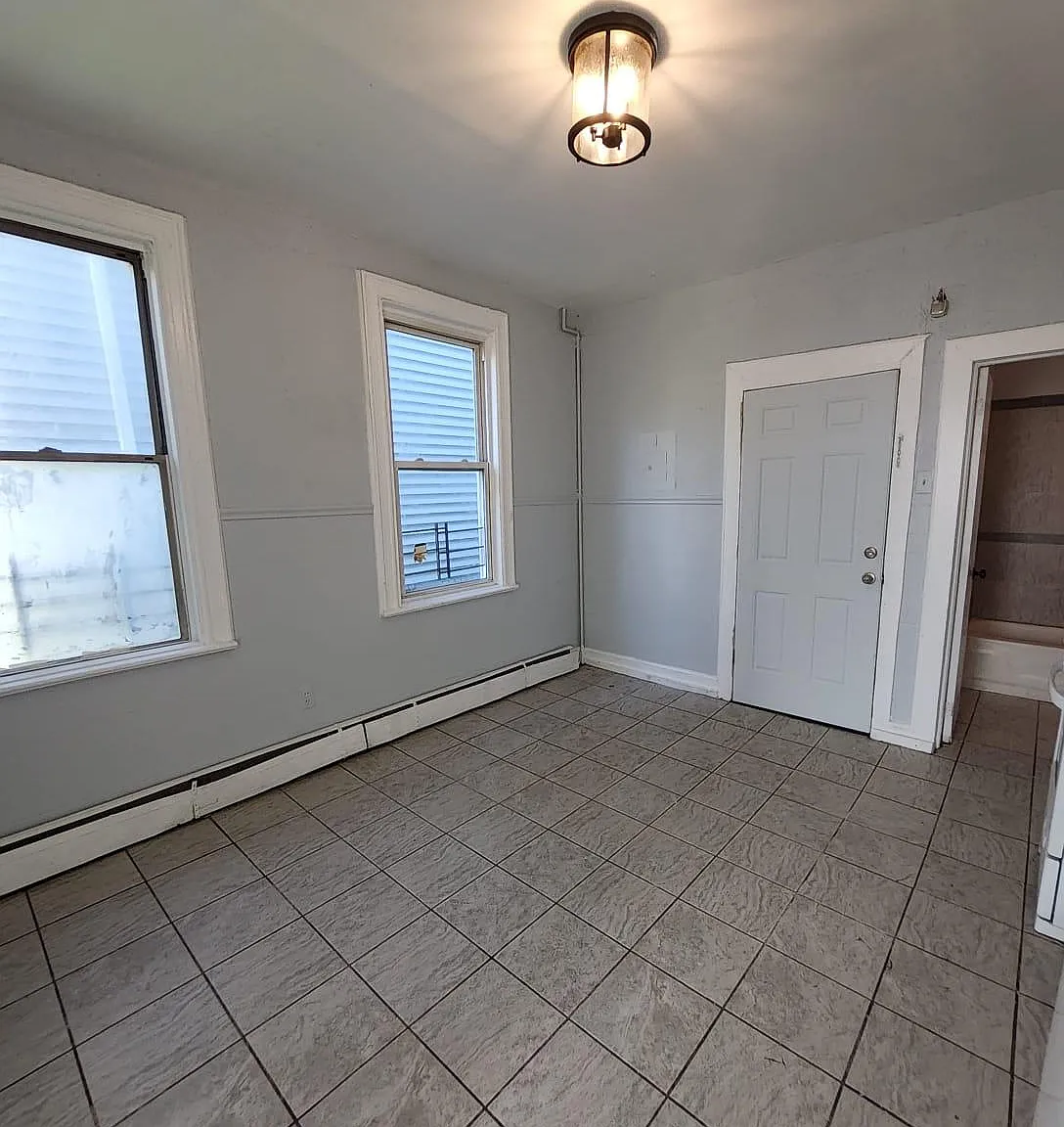 3 bed, 1000 sqft, $1,899 — Photo 3