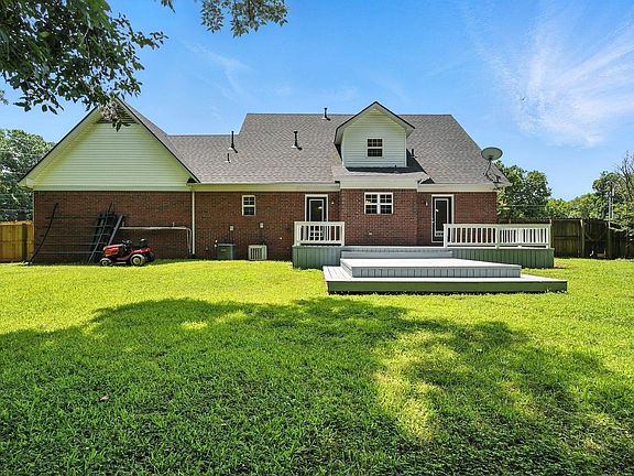 3rd image of 637 Kimberly Dr
