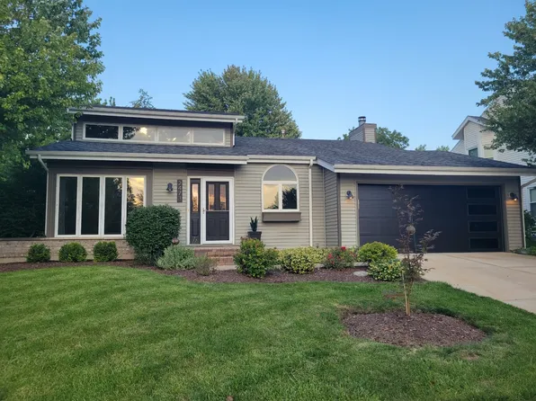 2473 Lakeside Dr, Aurora, IL 60504