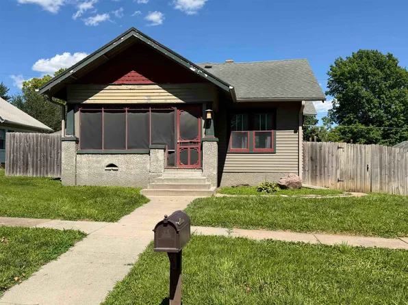 2120 Barada St, Falls City, NE 68355