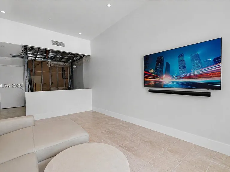6917 Collins Ave #L-107 — Photo 11