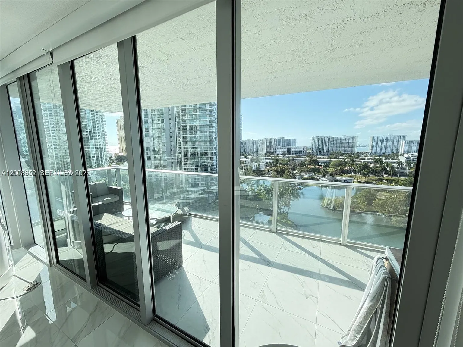Parque Towers Condo — Photo 4