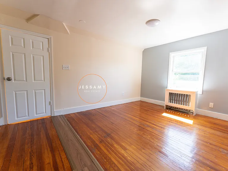 33 Oneida Ave #3 — Photo 2