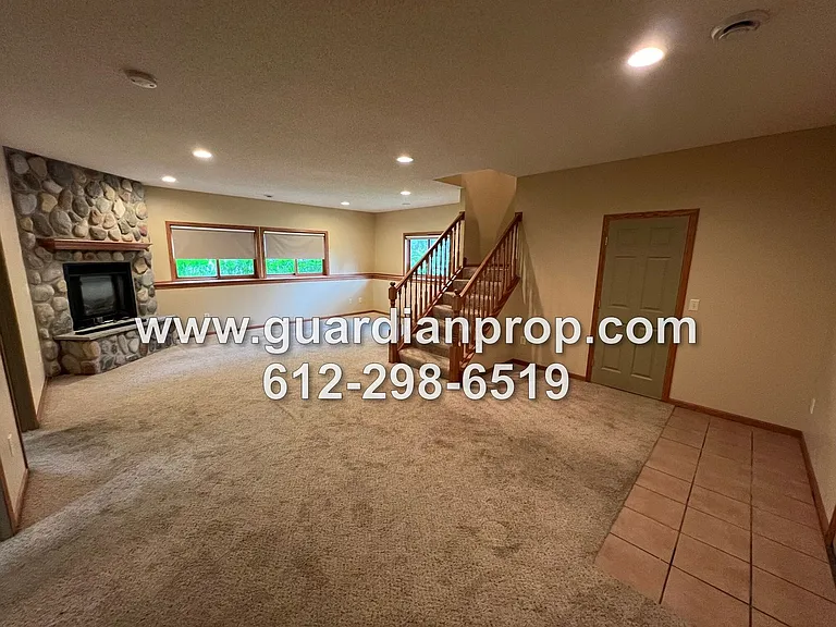 1158 Summit Ave — Photo 13