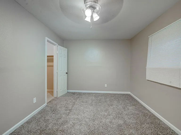 6331 Oaknut Dr — Photo 13