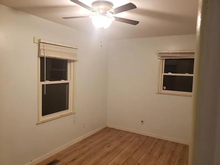 806 Maplepark Dr — Photo 8