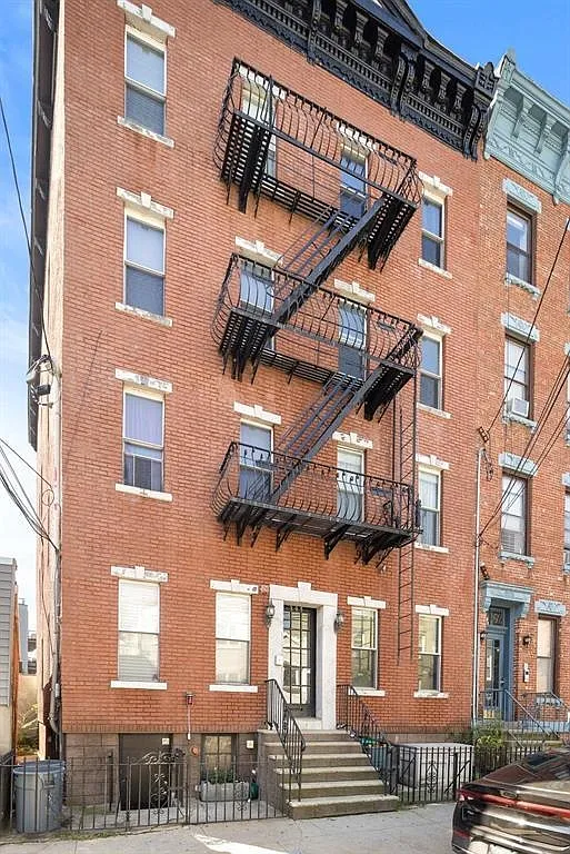 2 bed, 2.0 bath, 863 sqft, $3,500 — Photo 1