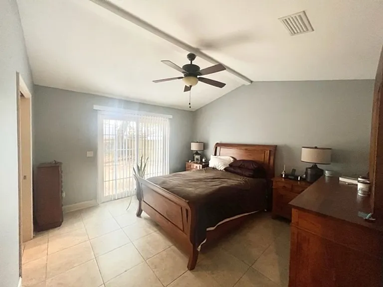 527 Matthew St — Photo 14