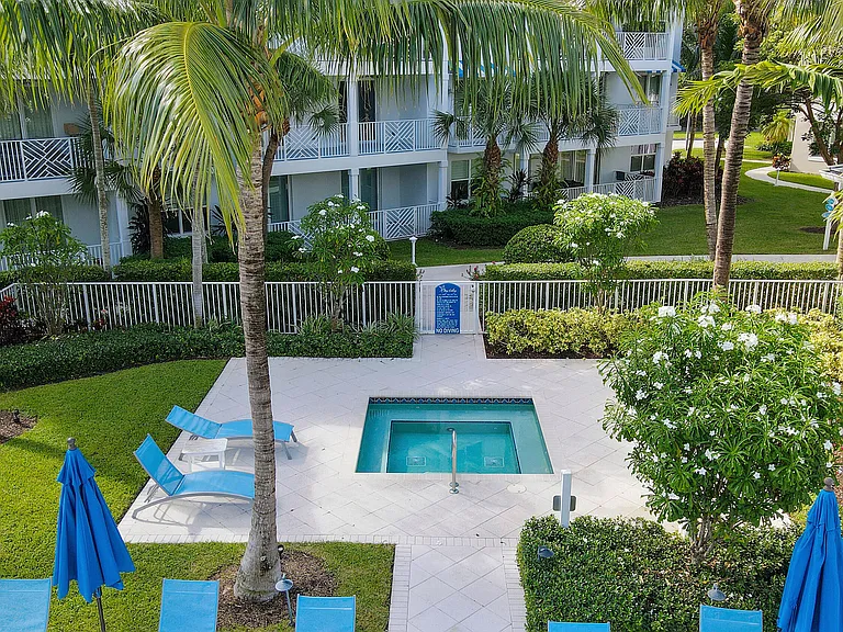515 Bay Colony Dr N — Photo 51