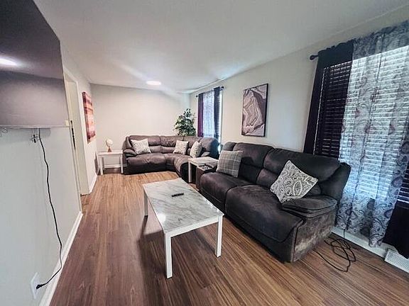 4th image of 1590 Rhoad St