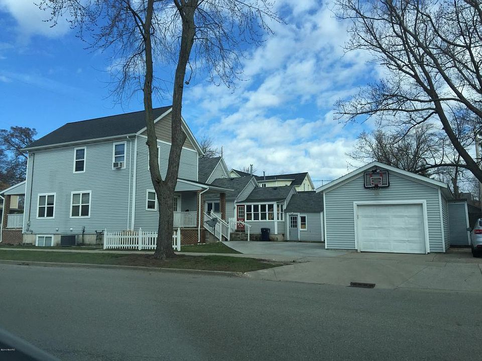 1st image of 407 College Ave