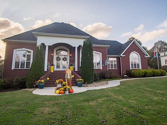 2nd image of 165 Meadow Ln