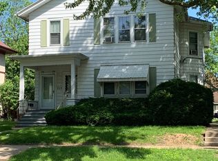 156 S Lincoln Ave, Aurora, IL 60505