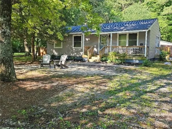 9994 Forest Grove Dr, Gloucester, VA 23061
