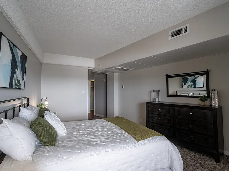 University Club Apartments — Photo 10