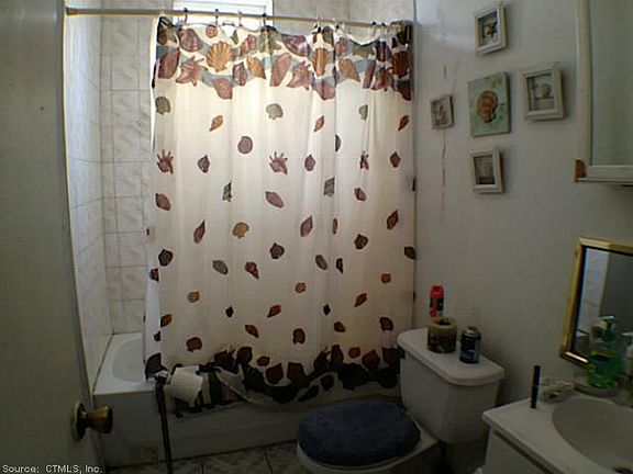 5th image of 169 Frank St
