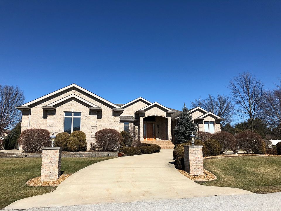 1st image of 1024 Country Ln