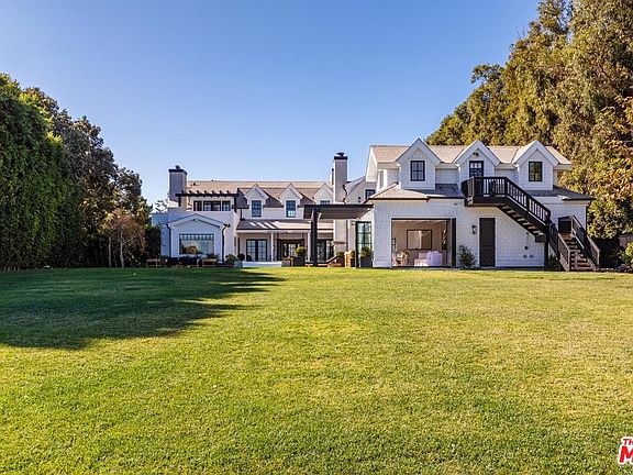 3rd image of 6950 Dume Dr