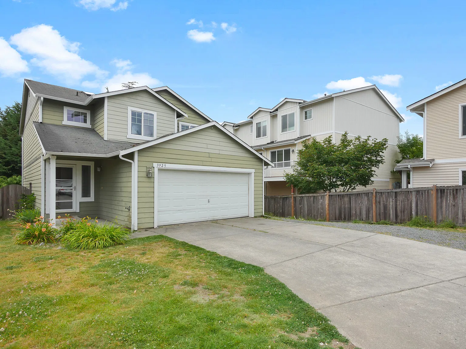 4 bed, 2.5 bath, 1882 sqft, $3,200 — Photo 3