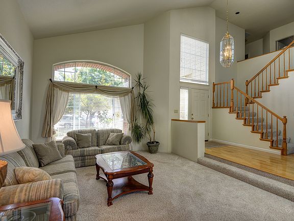 5th image of 364 N Lexington Dr