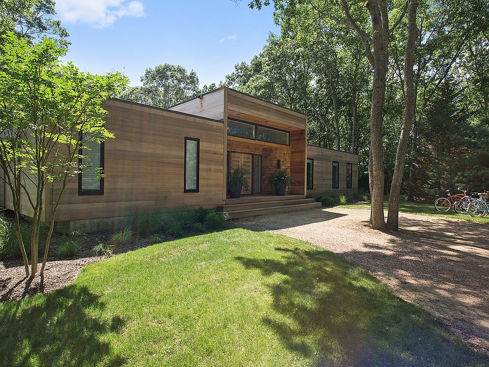 1st image of 15 Oakwood Ct