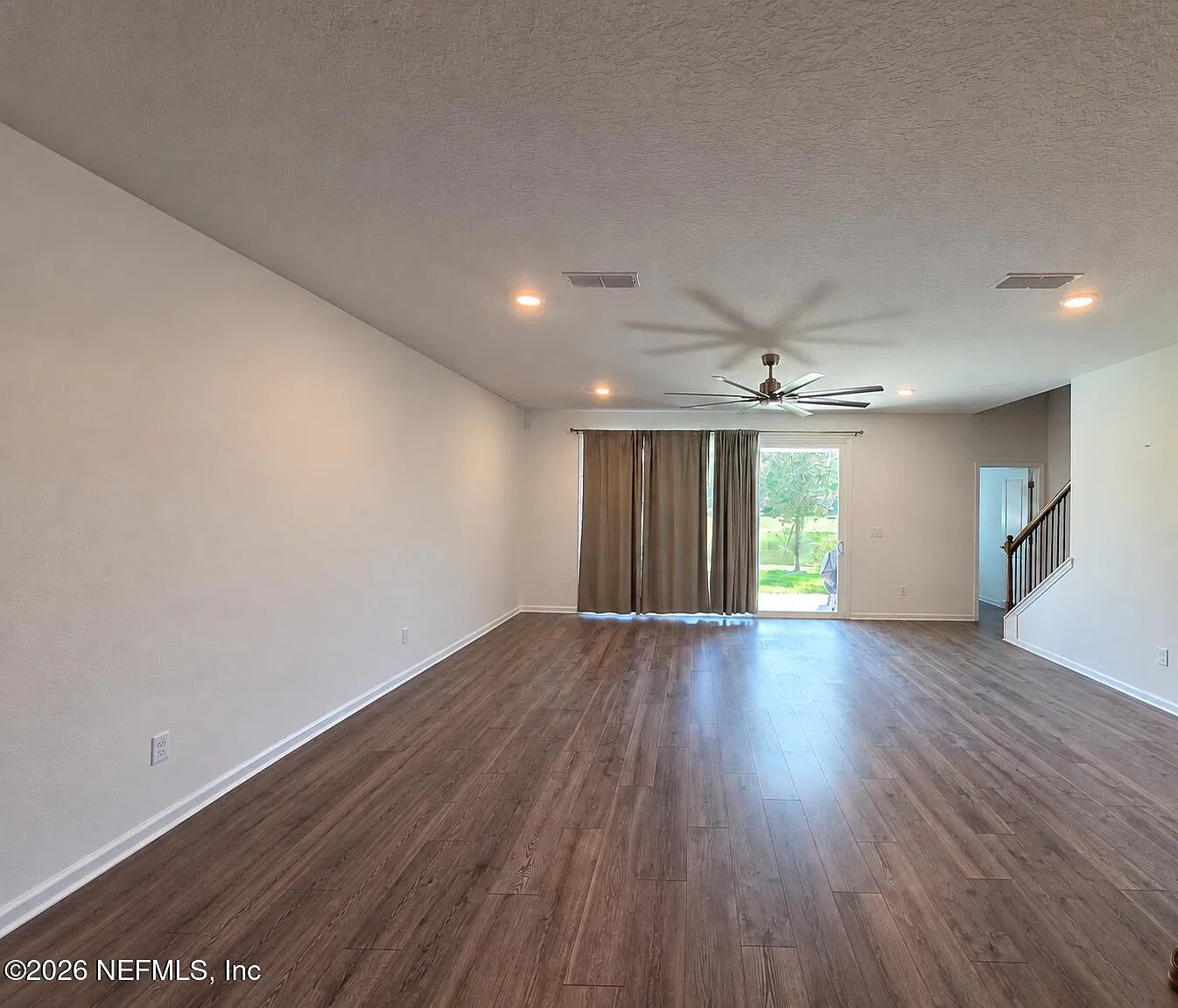 3 bed, 2.5 bath, 1994 sqft, $2,600 — Photo 2