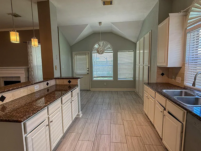 7319 Mountain Valley Dr — Photo 7