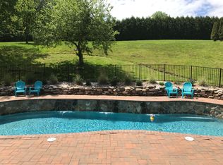 121 Shunpike Rd, Cromwell, CT 06416