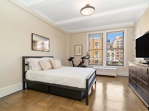 4th image of 114 W 70th St APT 8B