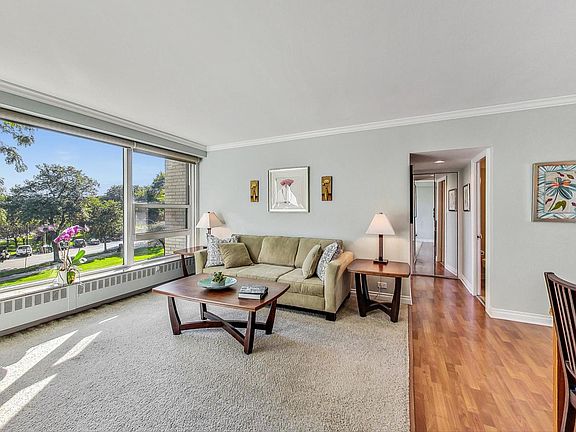 4th image of 3180 N Lake Shore Dr APT 2D