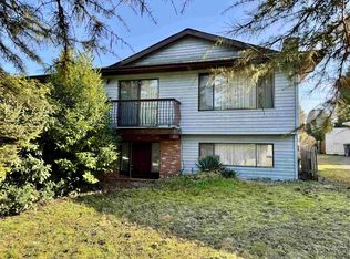 14222 Grosvenor Rd, Surrey, BC V3R5H2