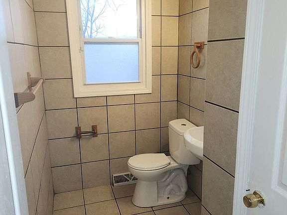 4th image of 8611-8613 W Greenbrook Dr #8611