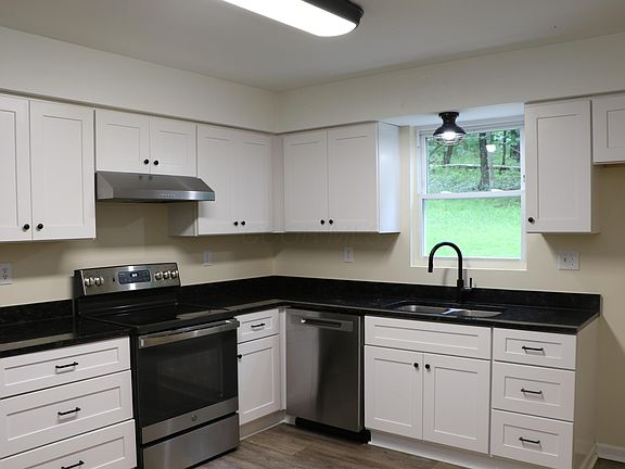 4th image of 668 Daffodil Dr