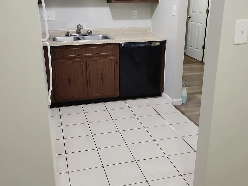 320 Fremont Ave #6